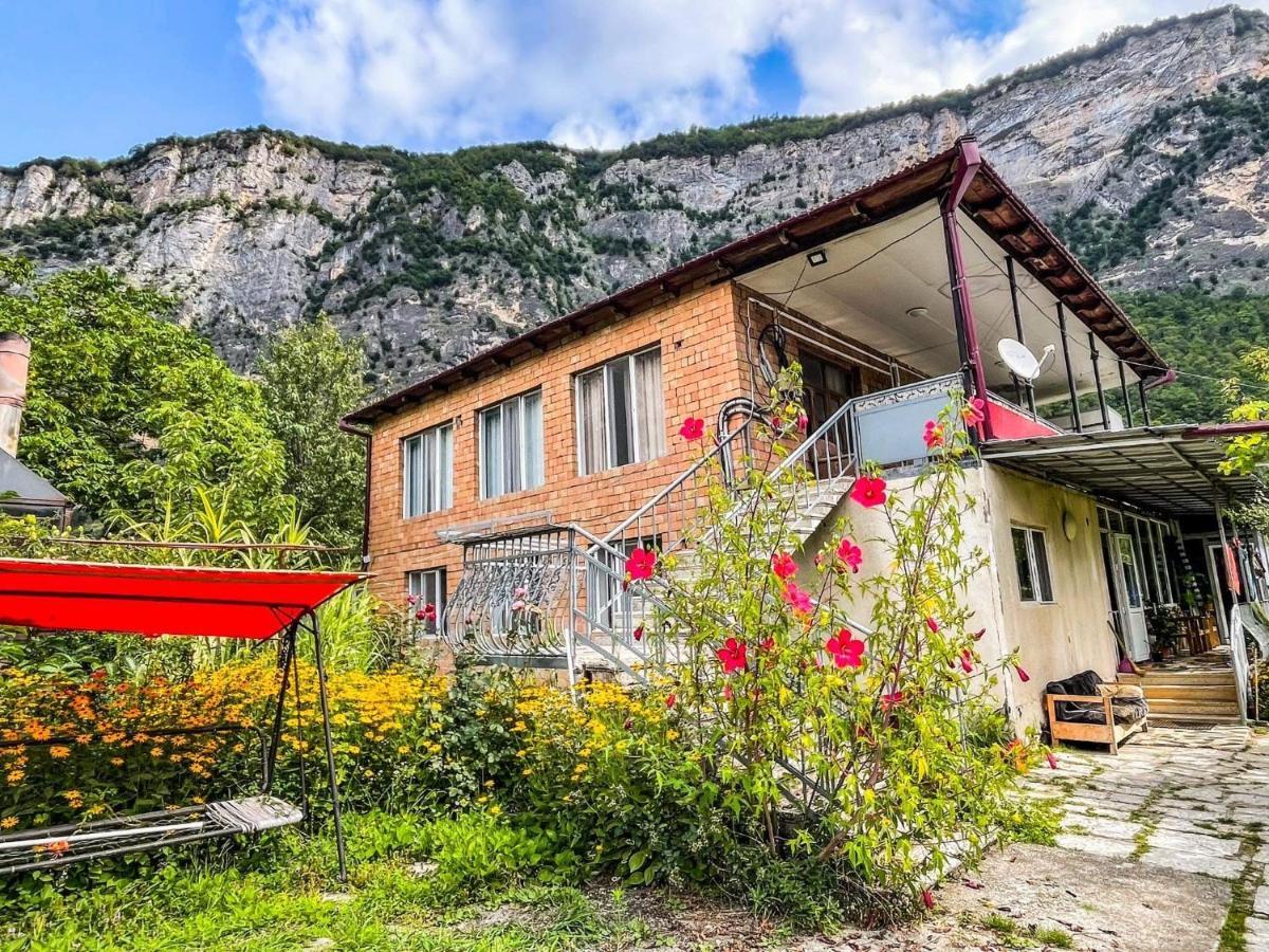 Guest House Oasis - Tvishi Екстер'єр фото